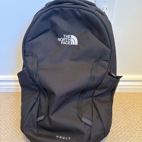 North Face Vault Backpack (Women's) - Picture 1 of 4